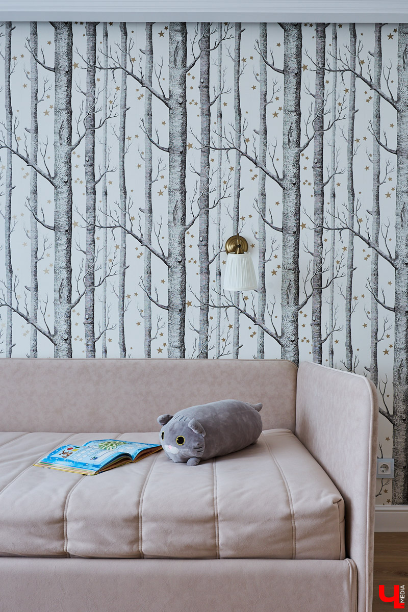 Сделать в квартире детские - задачка интересная, но непростая. Особенно, если комнаты предназначены для девочек, которые не любят розовый цвет.