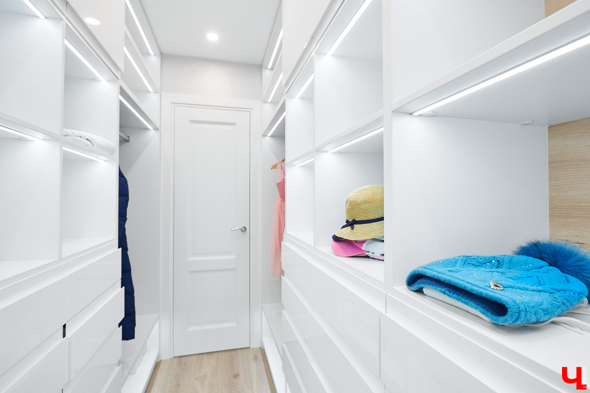 Сделать в квартире детские - задачка интересная, но непростая. Особенно, если комнаты предназначены для девочек, которые не любят розовый цвет.