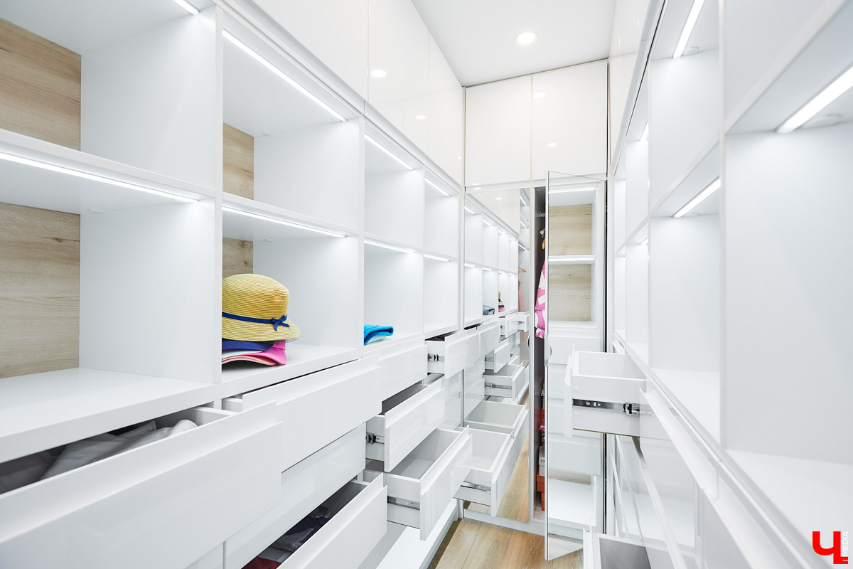 Сделать в квартире детские - задачка интересная, но непростая. Особенно, если комнаты предназначены для девочек, которые не любят розовый цвет.