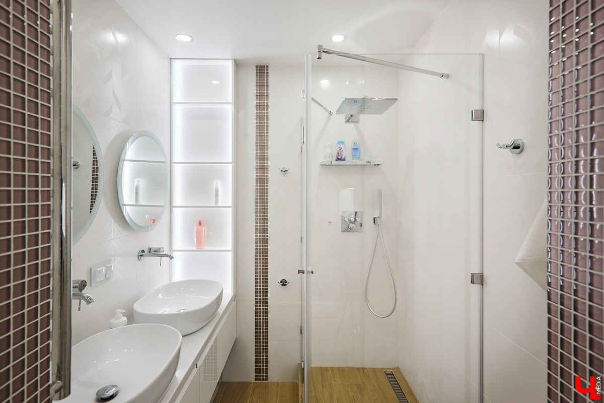 Сделать в квартире детские - задачка интересная, но непростая. Особенно, если комнаты предназначены для девочек, которые не любят розовый цвет.