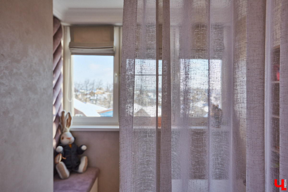 Сделать в квартире детские - задачка интересная, но непростая. Особенно, если комнаты предназначены для девочек, которые не любят розовый цвет.