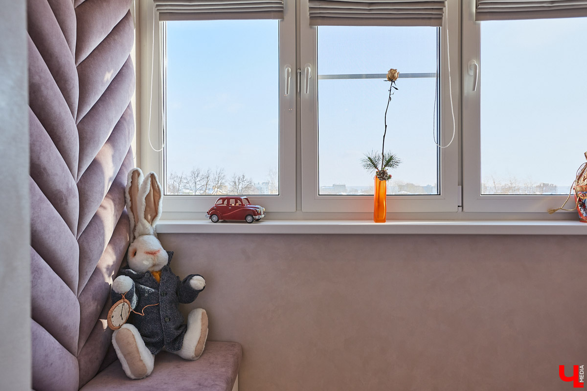 Сделать в квартире детские - задачка интересная, но непростая. Особенно, если комнаты предназначены для девочек, которые не любят розовый цвет.