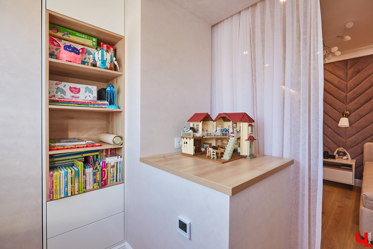 Сделать в квартире детские - задачка интересная, но непростая. Особенно, если комнаты предназначены для девочек, которые не любят розовый цвет.