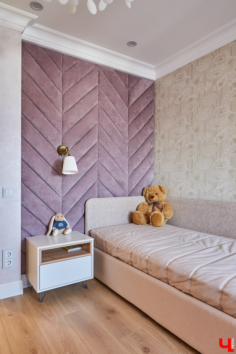 Сделать в квартире детские - задачка интересная, но непростая. Особенно, если комнаты предназначены для девочек, которые не любят розовый цвет.