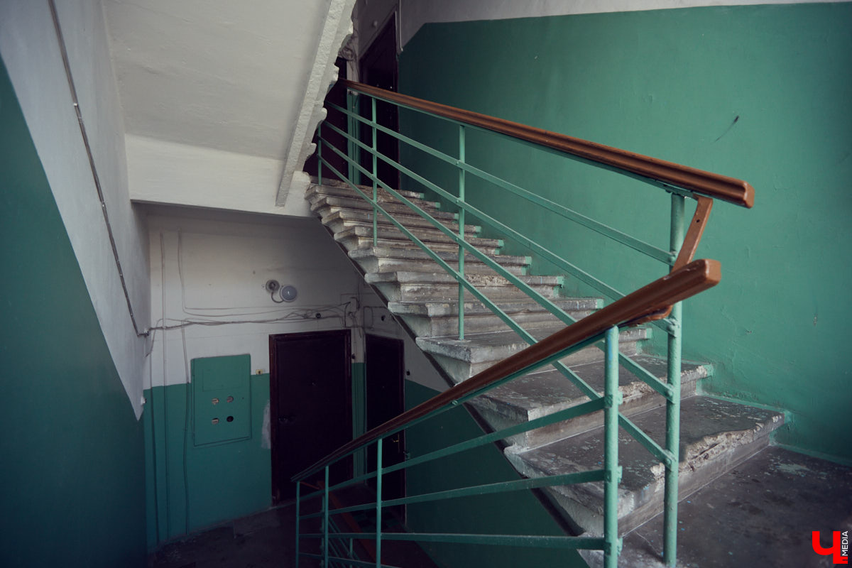 Изучаем плюсы и минусы жизни в историческом здании на центральной улице города вместе с журналистом и фотографом Александром Мясниковым.