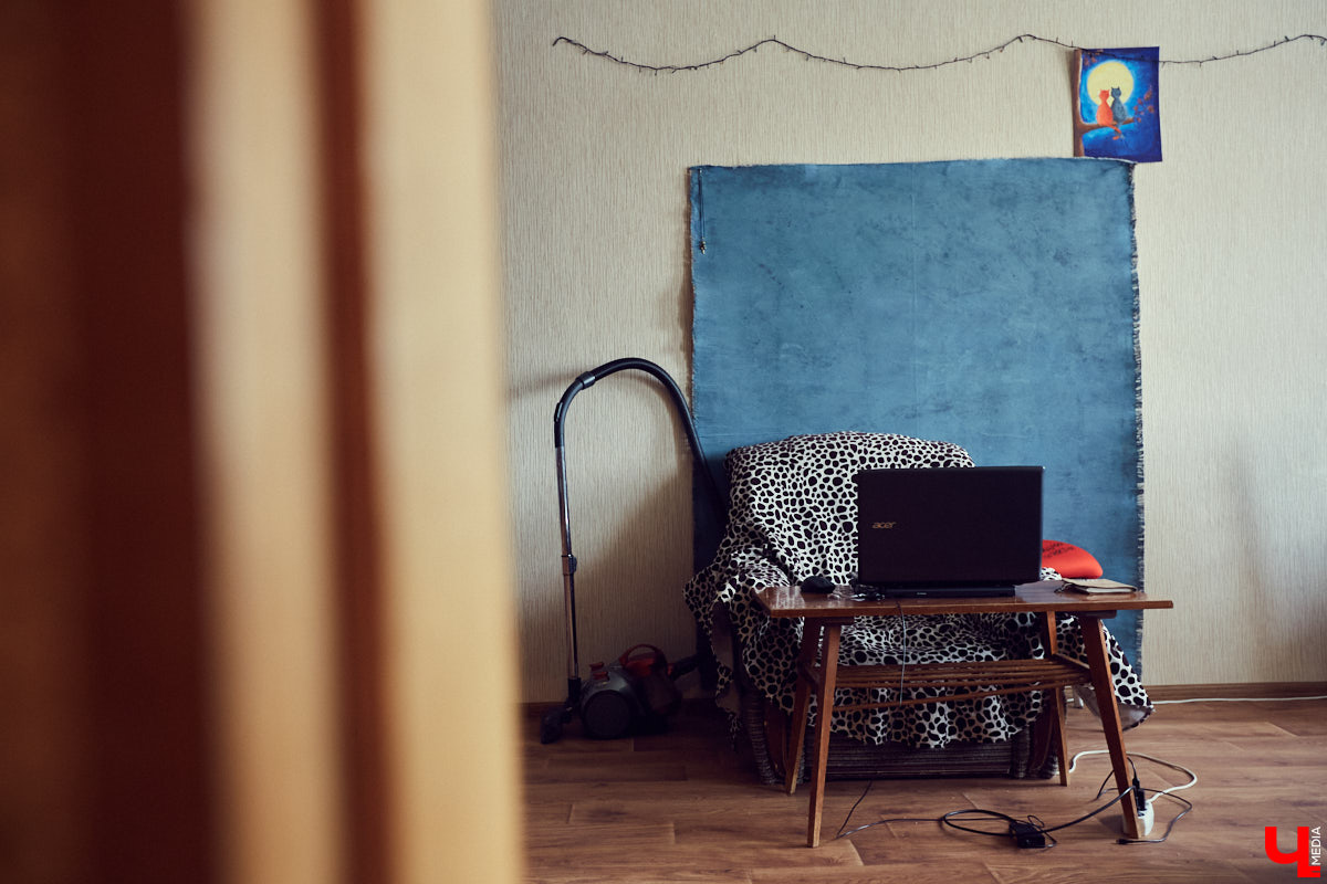 Изучаем плюсы и минусы жизни в историческом здании на центральной улице города вместе с журналистом и фотографом Александром Мясниковым.