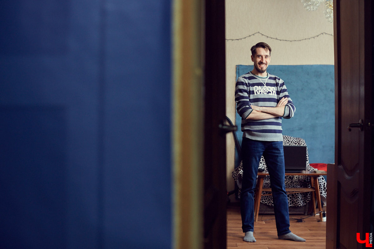 Изучаем плюсы и минусы жизни в историческом здании на центральной улице города вместе с журналистом и фотографом Александром Мясниковым.