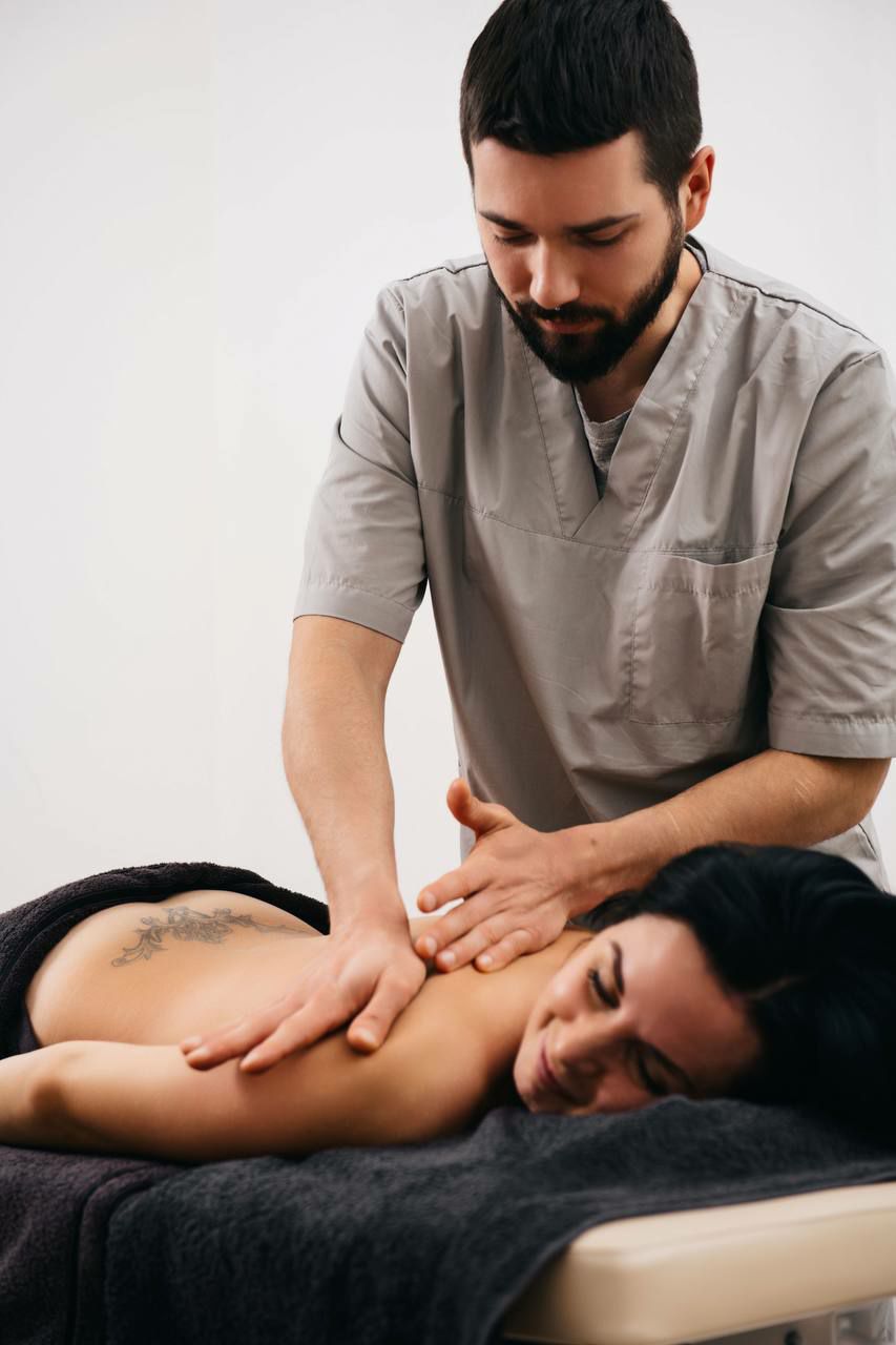 Пляжный сезон не за горами, пора готовиться! Работать над «формами» можно не только на силовых тренировках, но и с помощью специального массажа на аппарате R-Sleek. Эффект от него впечатляющий. Сейчас мы все вам расскажем.