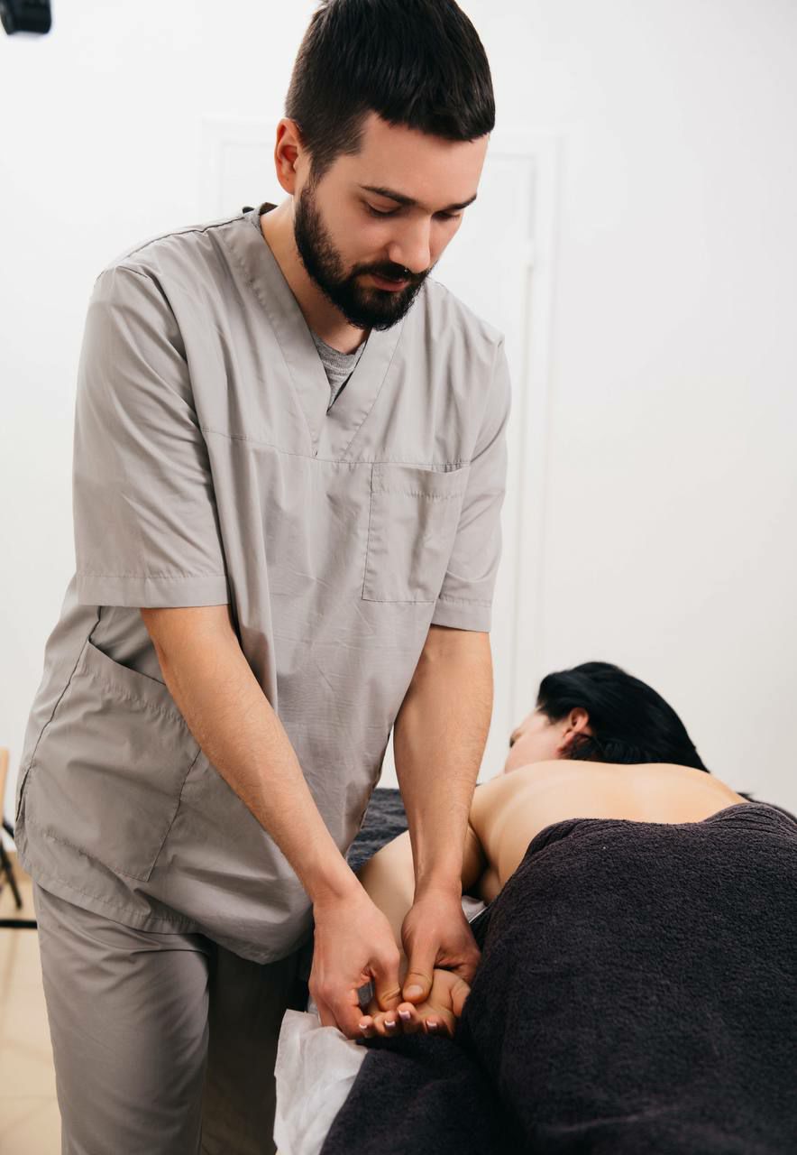 Пляжный сезон не за горами, пора готовиться! Работать над «формами» можно не только на силовых тренировках, но и с помощью специального массажа на аппарате R-Sleek. Эффект от него впечатляющий. Сейчас мы все вам расскажем.