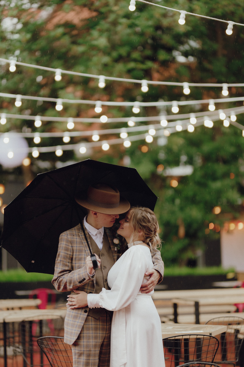 Свадьбы сегодня совершенно не похожи на то, что можно увидеть на фото с конца 90-х. Что же конкретно изменилось в этой сфере за последние 20 лет?