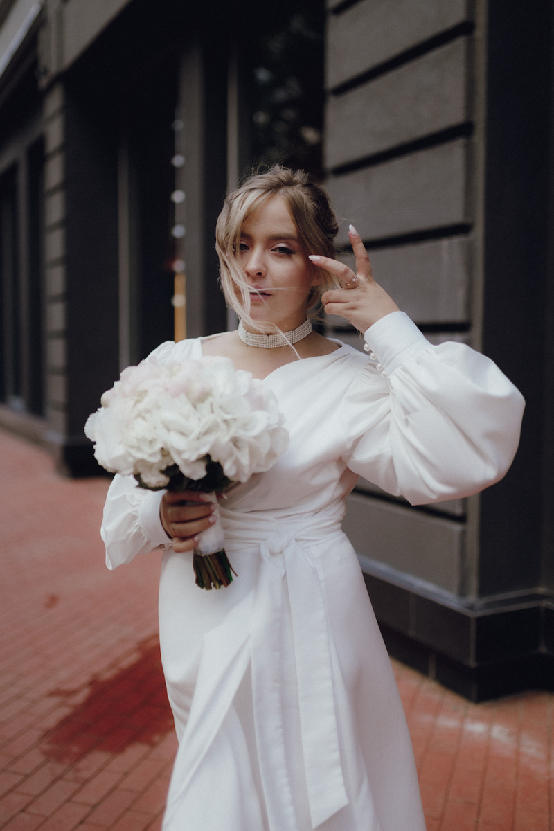 Свадьбы сегодня совершенно не похожи на то, что можно увидеть на фото с конца 90-х. Что же конкретно изменилось в этой сфере за последние 20 лет?