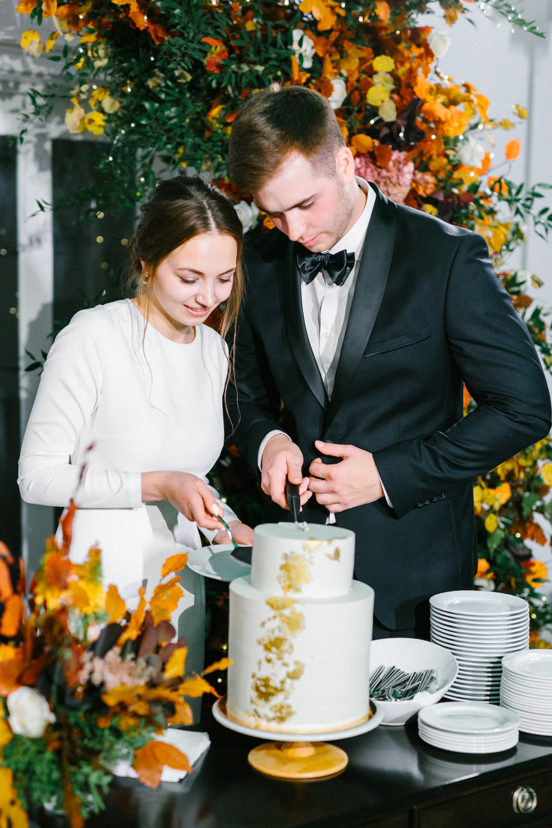 Свадьбы сегодня совершенно не похожи на то, что можно увидеть на фото с конца 90-х. Что же конкретно изменилось в этой сфере за последние 20 лет?