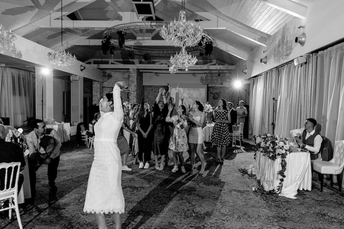 Свадьбы сегодня совершенно не похожи на то, что можно увидеть на фото с конца 90-х. Что же конкретно изменилось в этой сфере за последние 20 лет?