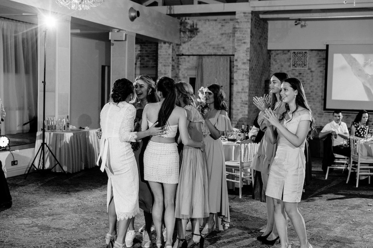 Свадьбы сегодня совершенно не похожи на то, что можно увидеть на фото с конца 90-х. Что же конкретно изменилось в этой сфере за последние 20 лет?