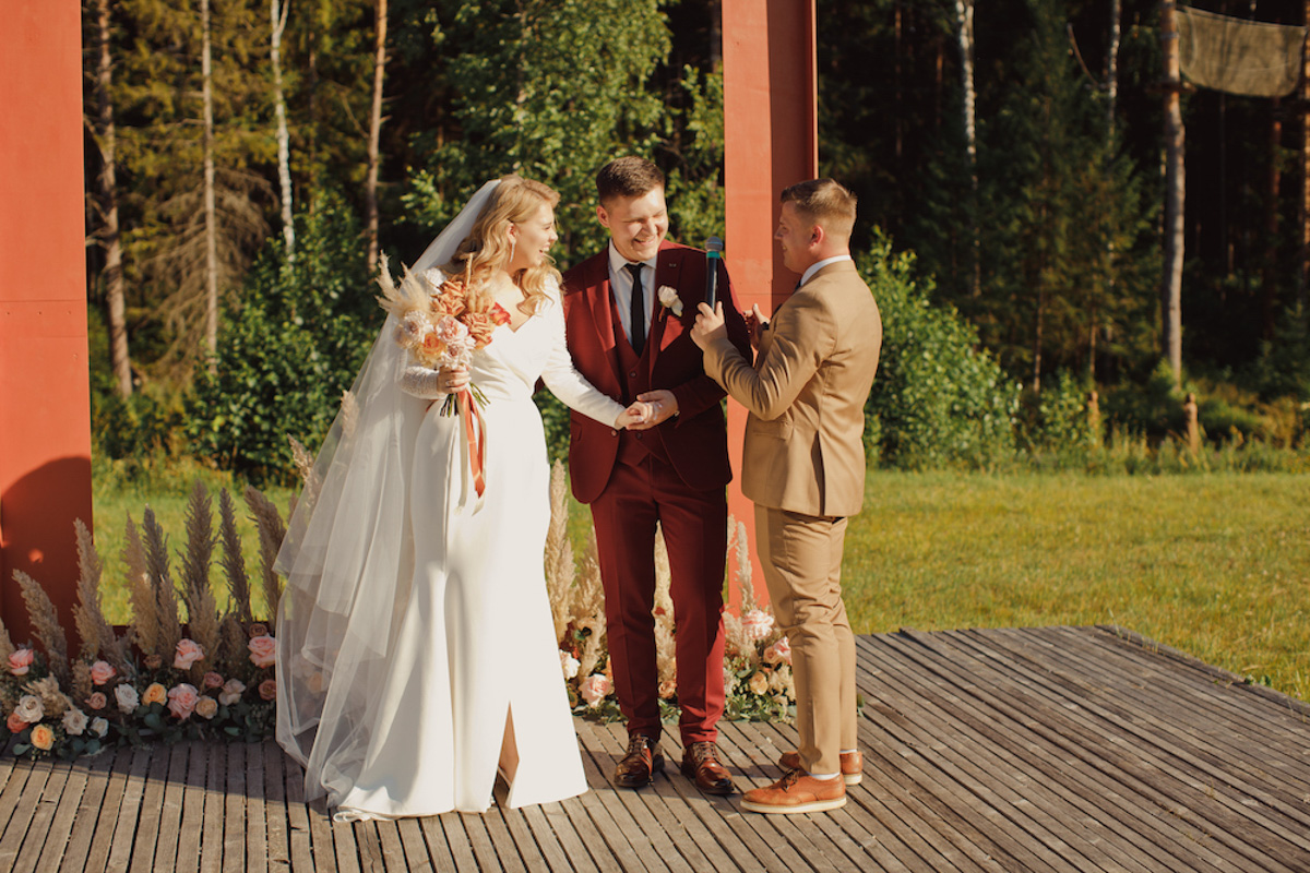 Свадьбы сегодня совершенно не похожи на то, что можно увидеть на фото с конца 90-х. Что же конкретно изменилось в этой сфере за последние 20 лет?