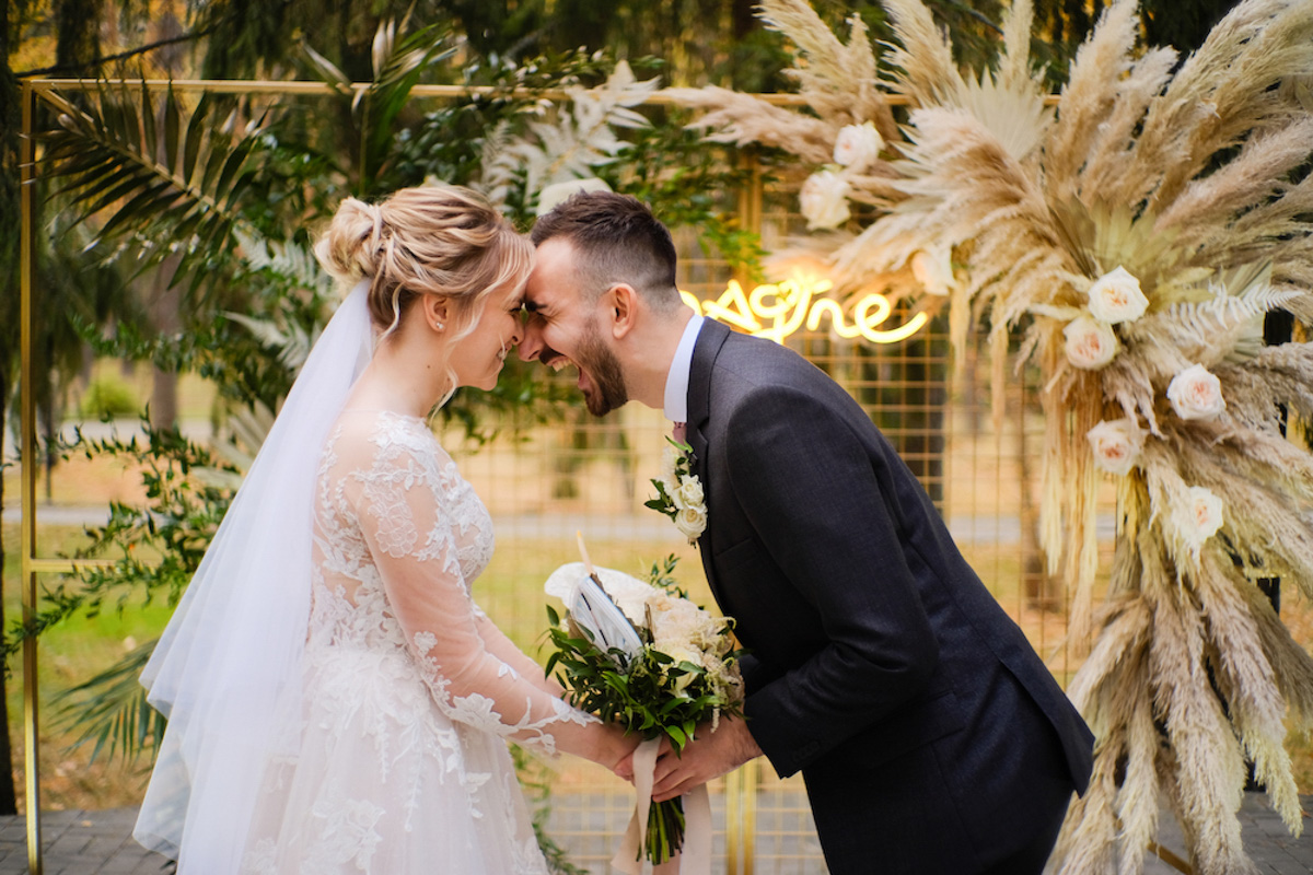 Свадьбы сегодня совершенно не похожи на то, что можно увидеть на фото с конца 90-х. Что же конкретно изменилось в этой сфере за последние 20 лет?