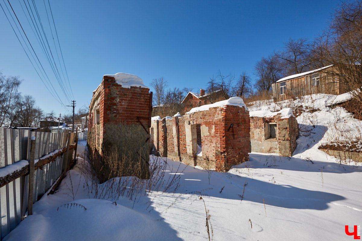 Окрест бывшей Грабиловки: прибрежные заросли бывших огородов, коммуна кришнаитов в доме Мочалиной и закопанный клад. Какие еще тайны помнит Николо-Галейская улица?