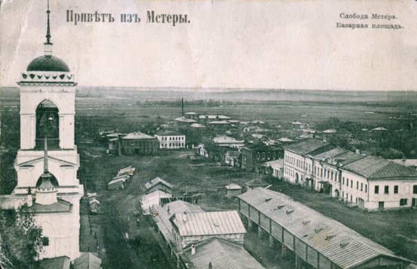 Есть во Мстёре немало интересных зданий. Одно из них - бывшая земская больница, построенная в 1913-1915 годах. Сейчас она заброшена и разрушается. Пока живы хотя бы руины, взглянули на них и вспомнили историю.