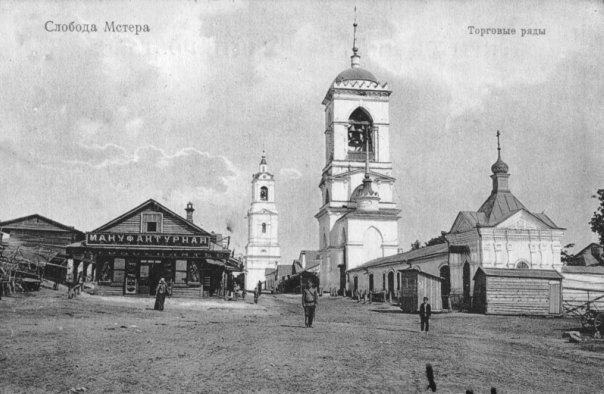 Есть во Мстёре немало интересных зданий. Одно из них - бывшая земская больница, построенная в 1913-1915 годах. Сейчас она заброшена и разрушается. Пока живы хотя бы руины, взглянули на них и вспомнили историю.