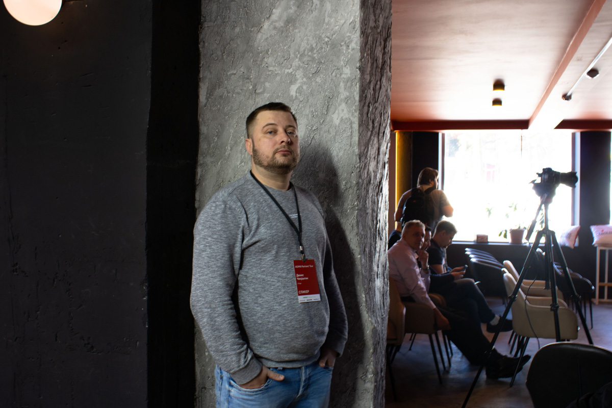 Во Владимире состоялось большое бесплатное мероприятие для представителей IT-отрасли: руководителей студий, менеджеров проектов, специалистов интернет-маркетинга, разработчиков. Умные выходные прошли благодаря рейтинговому агентству «Тэглайн» и местным ведущим IT-компаниям.