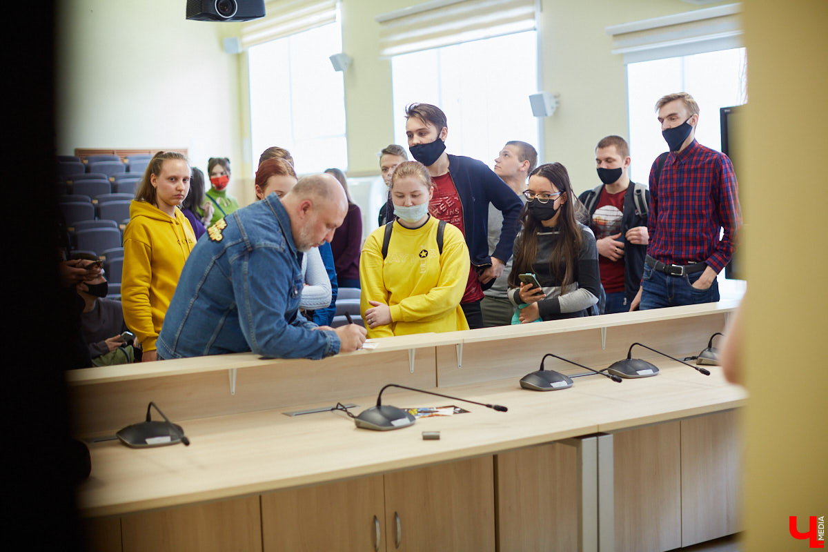 Ведущий проекта «Утилизаторы» Юрий Сидоренко с 23 по 24 марта гостит во Владимире. Зачем знаменитый автомеханик приехал в наш город и как здесь проводит время? Обо всем его расспросили.