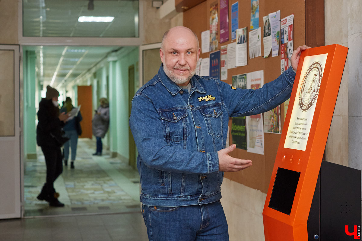 Ведущий проекта «Утилизаторы» Юрий Сидоренко с 23 по 24 марта гостит во Владимире. Зачем знаменитый автомеханик приехал в наш город и как здесь проводит время? Обо всем его расспросили.