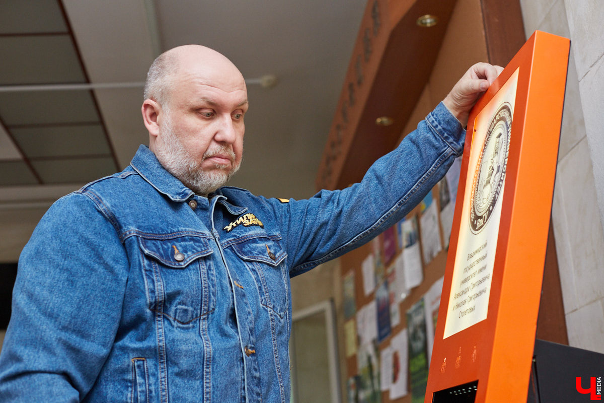 Ведущий проекта «Утилизаторы» Юрий Сидоренко с 23 по 24 марта гостит во Владимире. Зачем знаменитый автомеханик приехал в наш город и как здесь проводит время? Обо всем его расспросили.