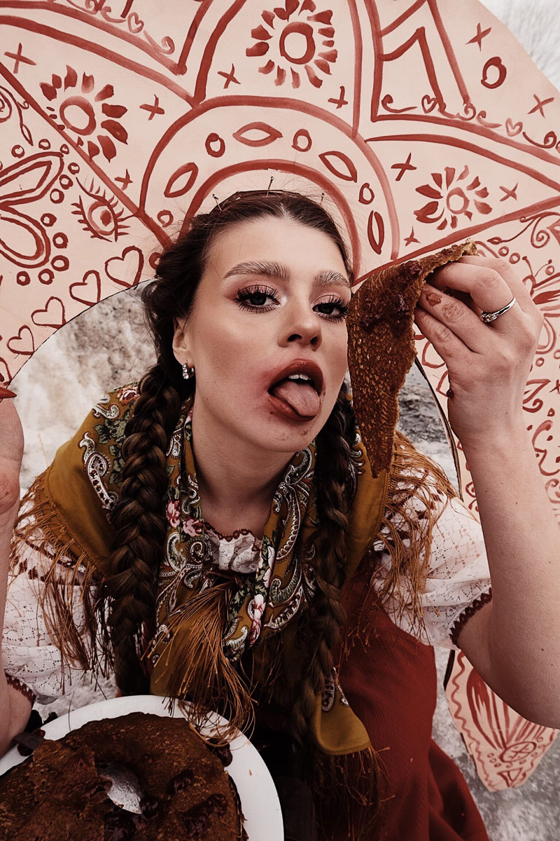 Весенний стиль по-суздальски. Собираем образ русской Масленицы с фэшн-фотографом Максом Сухаревским.
