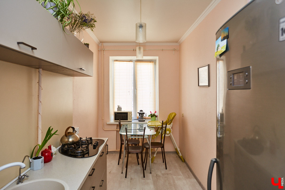 Сегодня мы расскажем вам об очередной владимирской «сталинке», которая стала «домом мечты» для Екатерины и Дмитрия Глазковых.