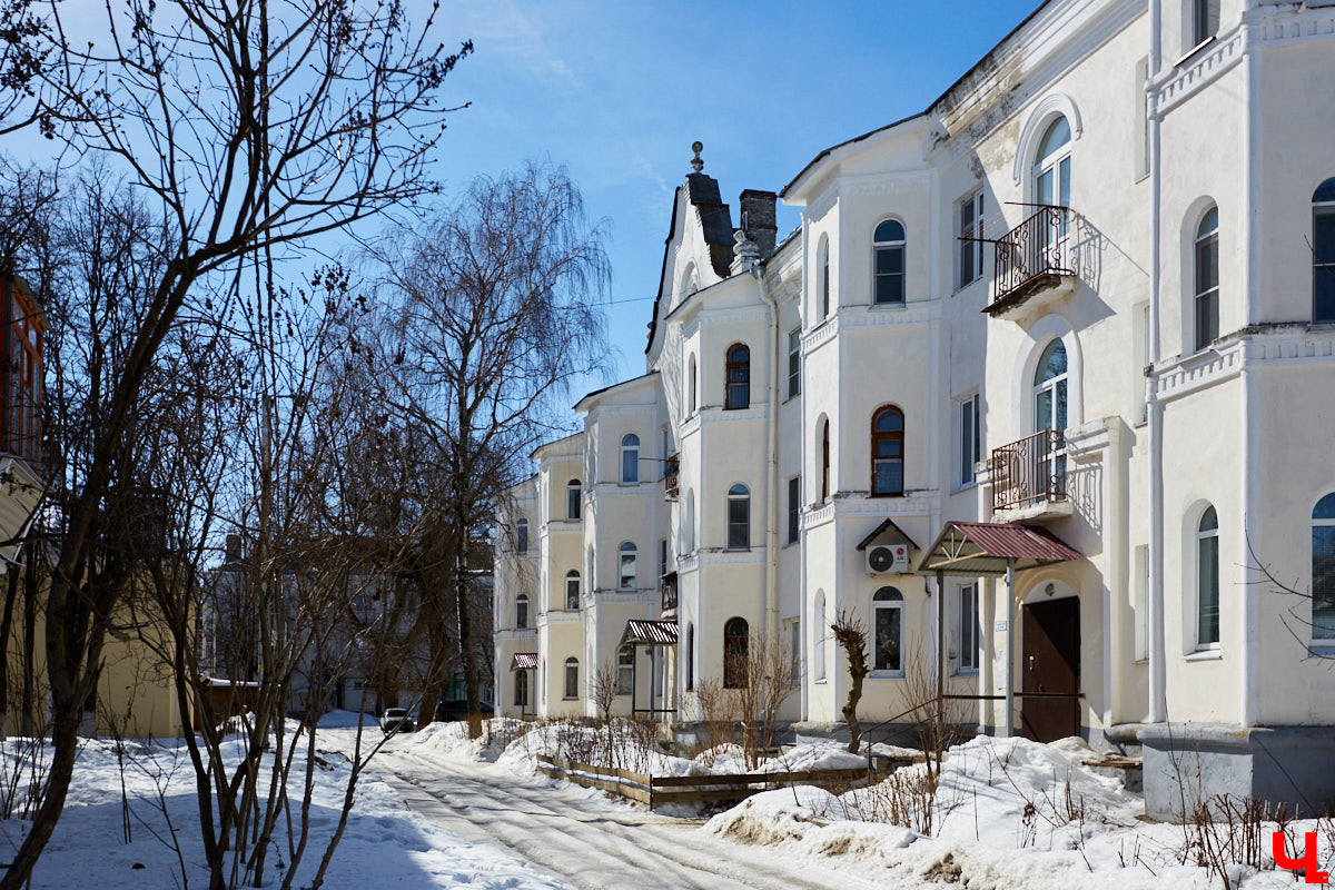 Сегодня мы расскажем вам об очередной владимирской «сталинке», которая стала «домом мечты» для Екатерины и Дмитрия Глазковых.