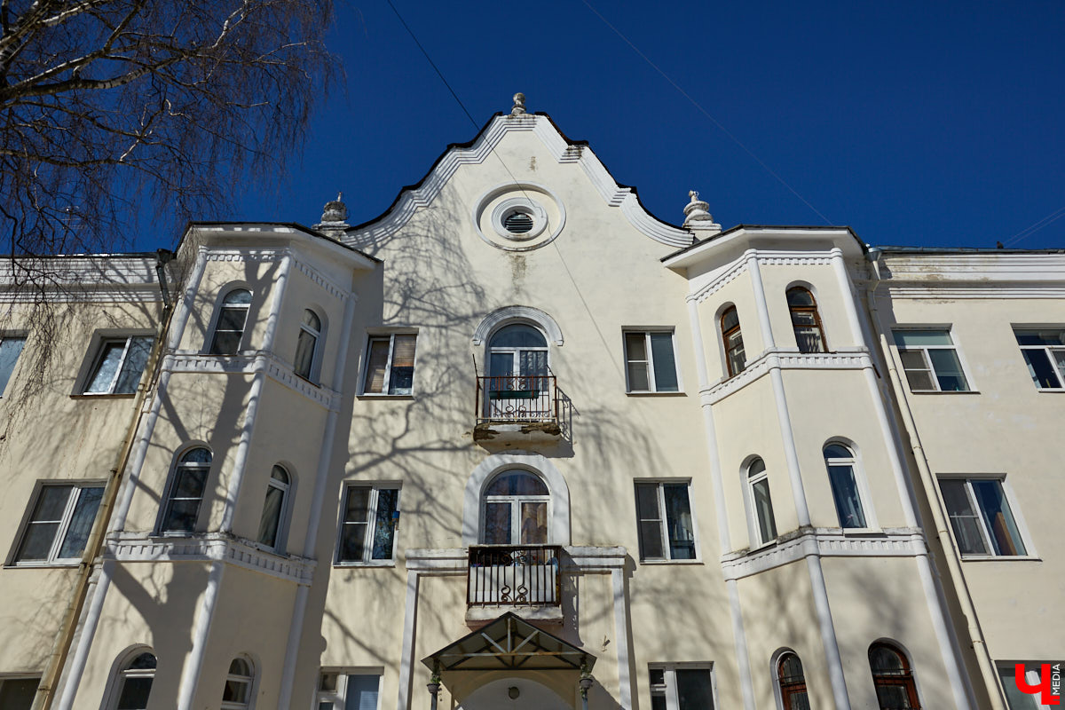 Сегодня мы расскажем вам об очередной владимирской «сталинке», которая стала «домом мечты» для Екатерины и Дмитрия Глазковых.