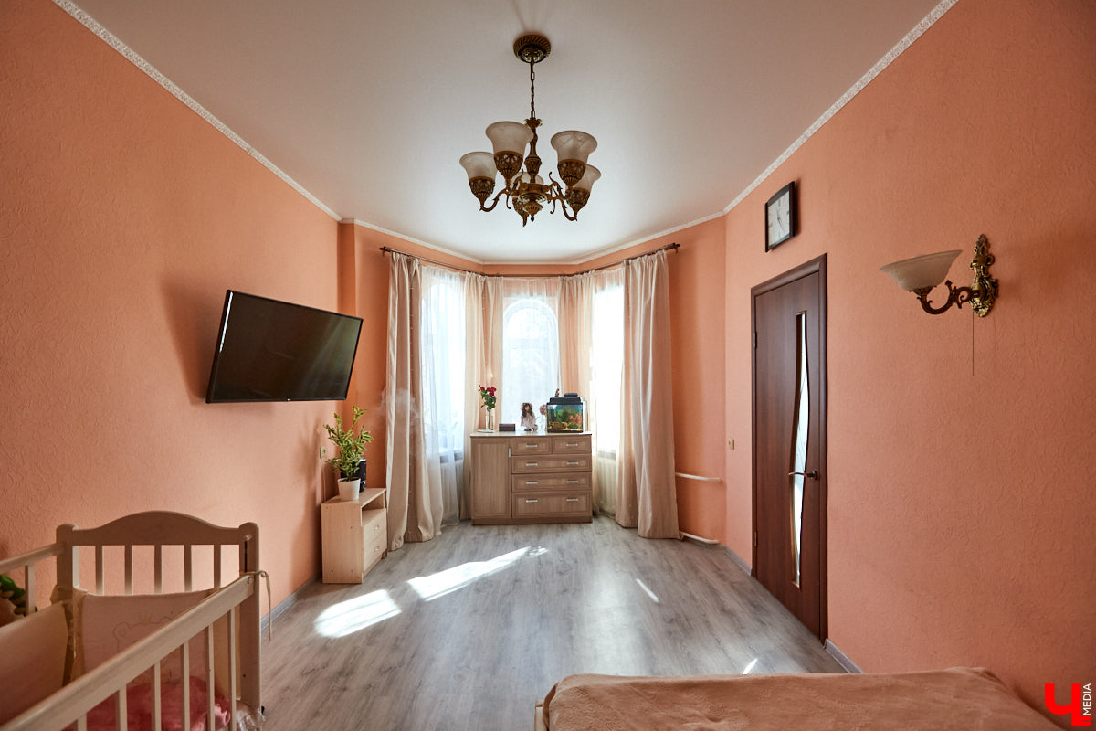 Сегодня мы расскажем вам об очередной владимирской «сталинке», которая стала «домом мечты» для Екатерины и Дмитрия Глазковых.