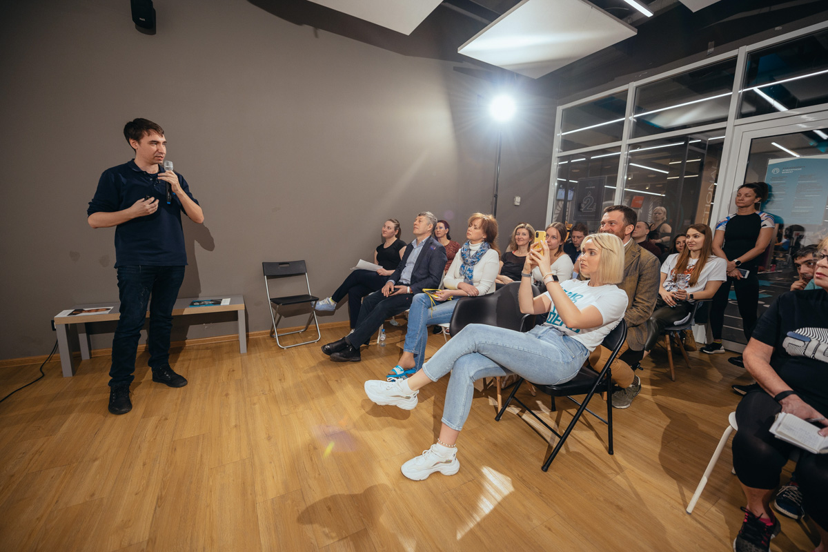 На днях во Владимире прошел «Атмосферный день», посвященный долголетию. Его эксперты рассказали участникам о силе биохакинга, превентивной медицины, правильного питания и даже дыхания во время тренировок.