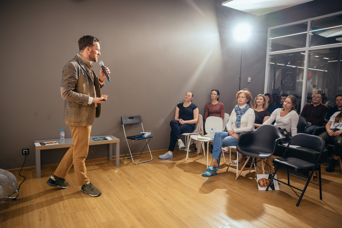 На днях во Владимире прошел «Атмосферный день», посвященный долголетию. Его эксперты рассказали участникам о силе биохакинга, превентивной медицины, правильного питания и даже дыхания во время тренировок.