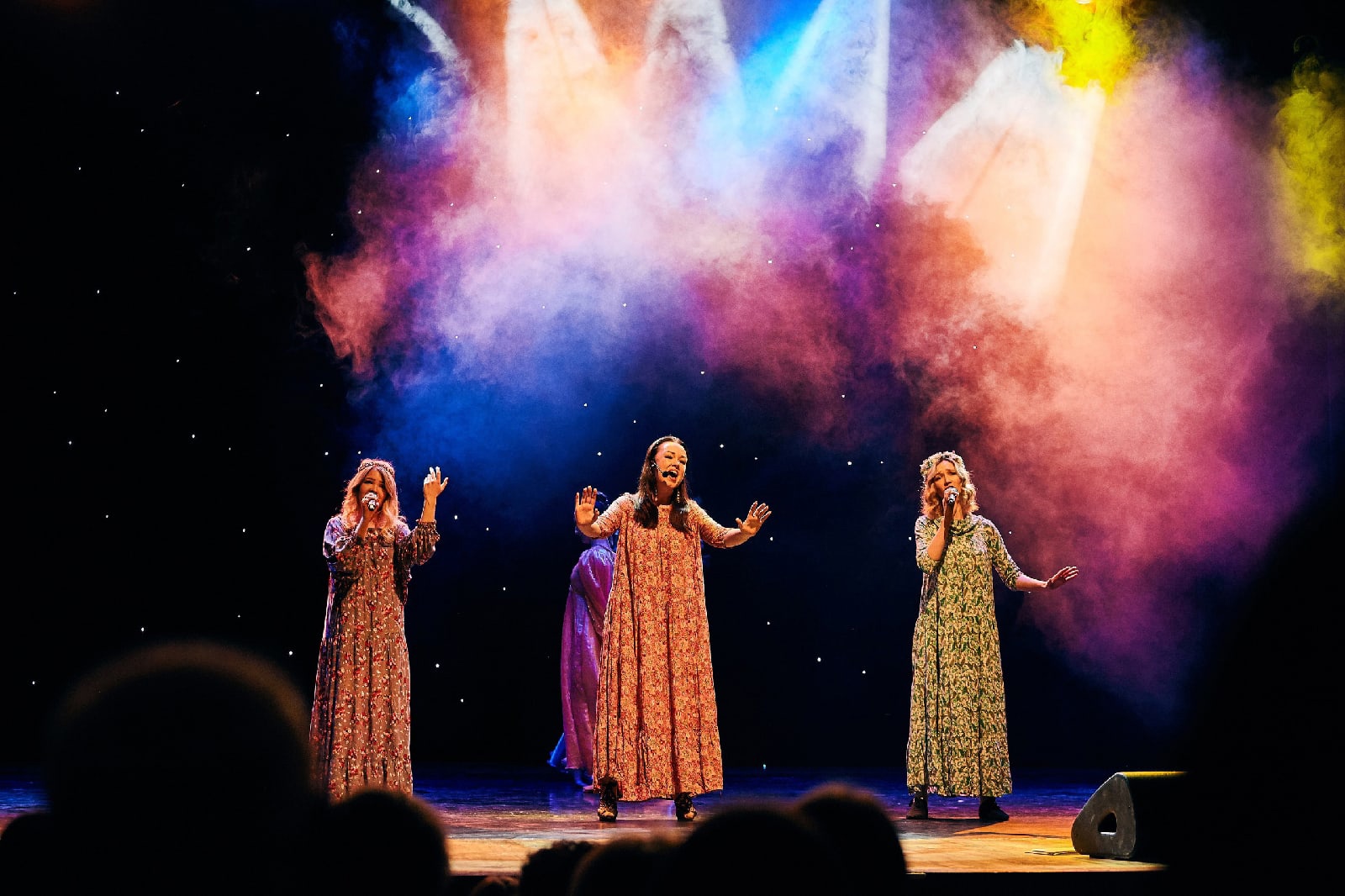 Знакомимся с фолк-герлз-бэндом DEVI4NIK, электронным экспериментатором Дмитрием Лёвиным, первыми панками Юрьев-Польского FIGHTBACK, альтернативщиками EXOSKY, а напоследок заценим новую аудио-визуальную работу группы «ВНЕ ТРАФИКА».