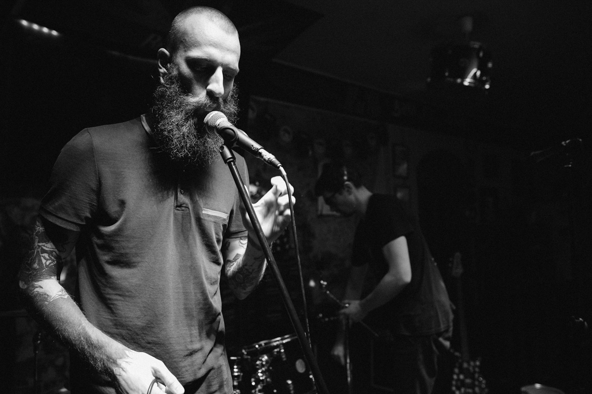 Знакомимся с фолк-герлз-бэндом DEVI4NIK, электронным экспериментатором Дмитрием Лёвиным, первыми панками Юрьев-Польского FIGHTBACK, альтернативщиками EXOSKY, а напоследок заценим новую аудио-визуальную работу группы «ВНЕ ТРАФИКА».