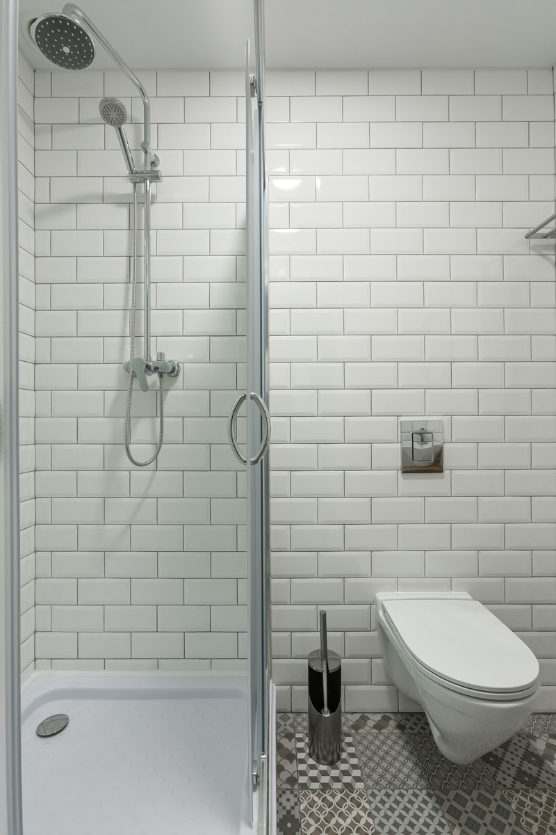 На страницы журнала № 1 в России о дизайне и интерьере попали фото владимирского хостела, где потолки более четырех метров, а каждая комната названа именем европейского города. Мы взглянули на этот уникальный объект, расположенный в доме 1863 года постройки.