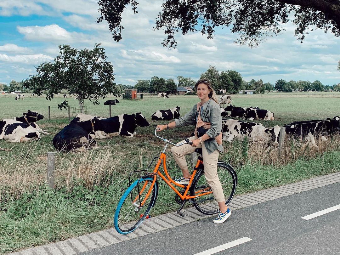 Легко ли переехать из Владимира в другой город или даже страну? Да и нужно ли? Трое очаровательных девушек поделились опытом и сравнили наш город с Сочи, Калининградом и Амстердамом.