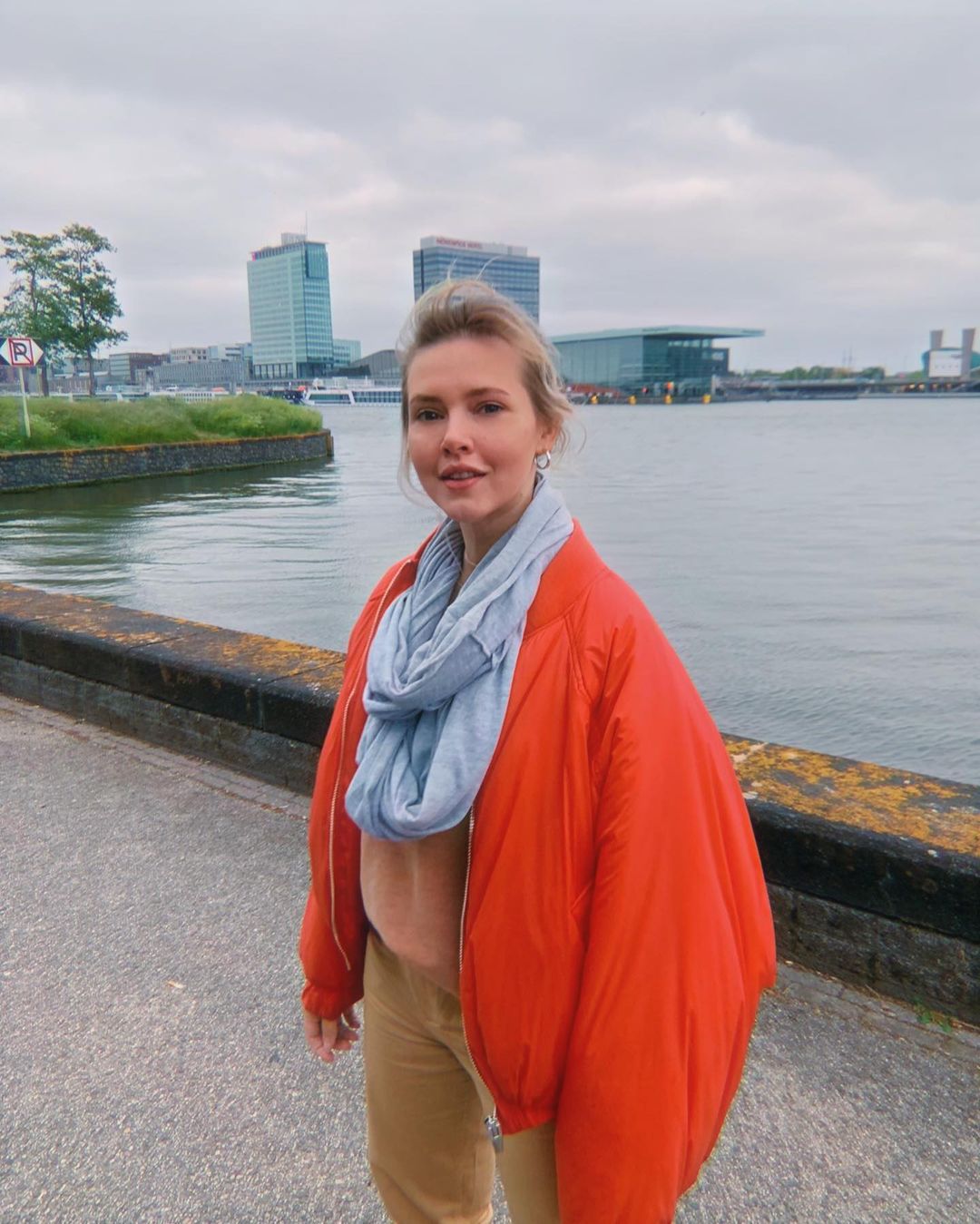 Легко ли переехать из Владимира в другой город или даже страну? Да и нужно ли? Трое очаровательных девушек поделились опытом и сравнили наш город с Сочи, Калининградом и Амстердамом.