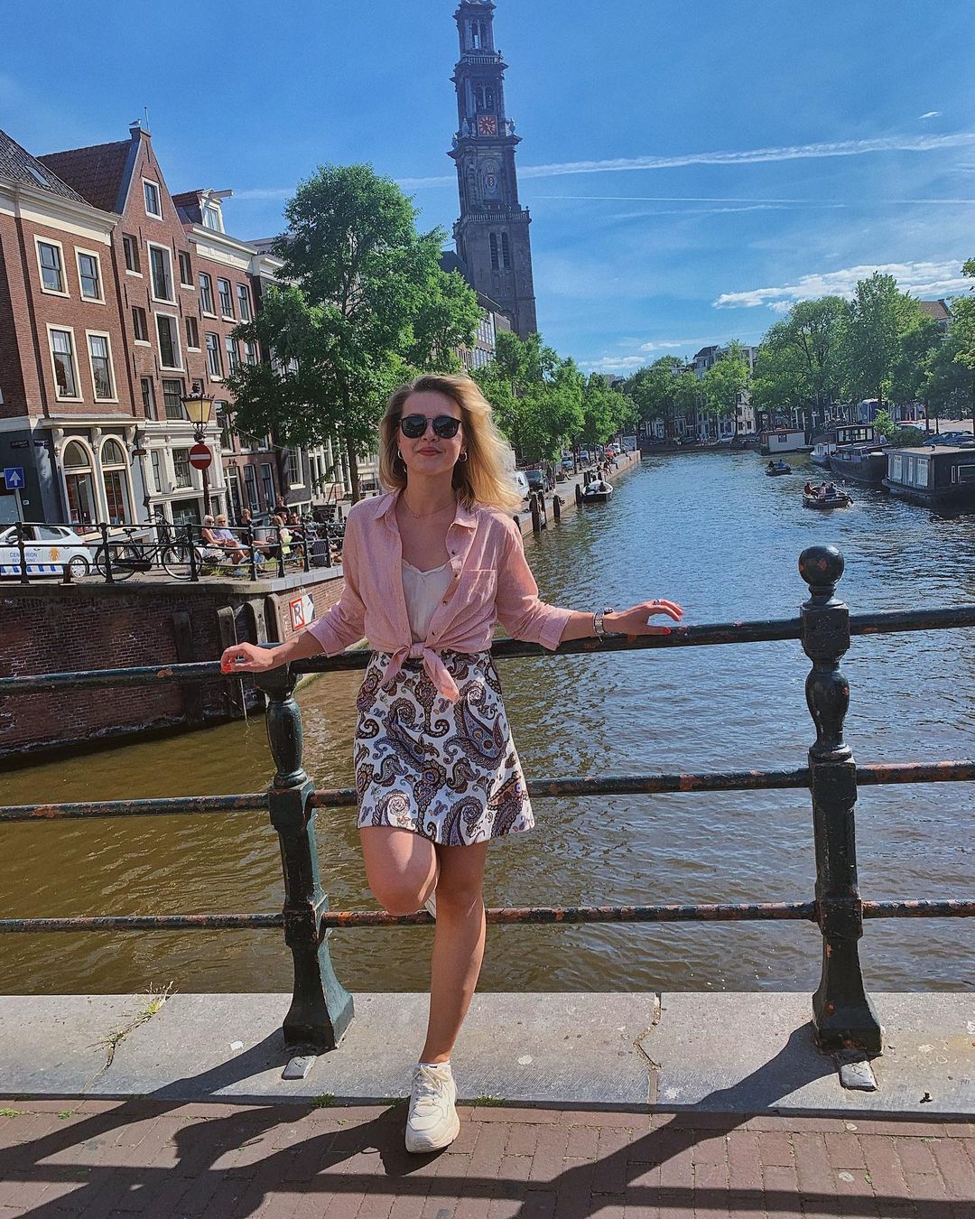 Легко ли переехать из Владимира в другой город или даже страну? Да и нужно ли? Трое очаровательных девушек поделились опытом и сравнили наш город с Сочи, Калининградом и Амстердамом.