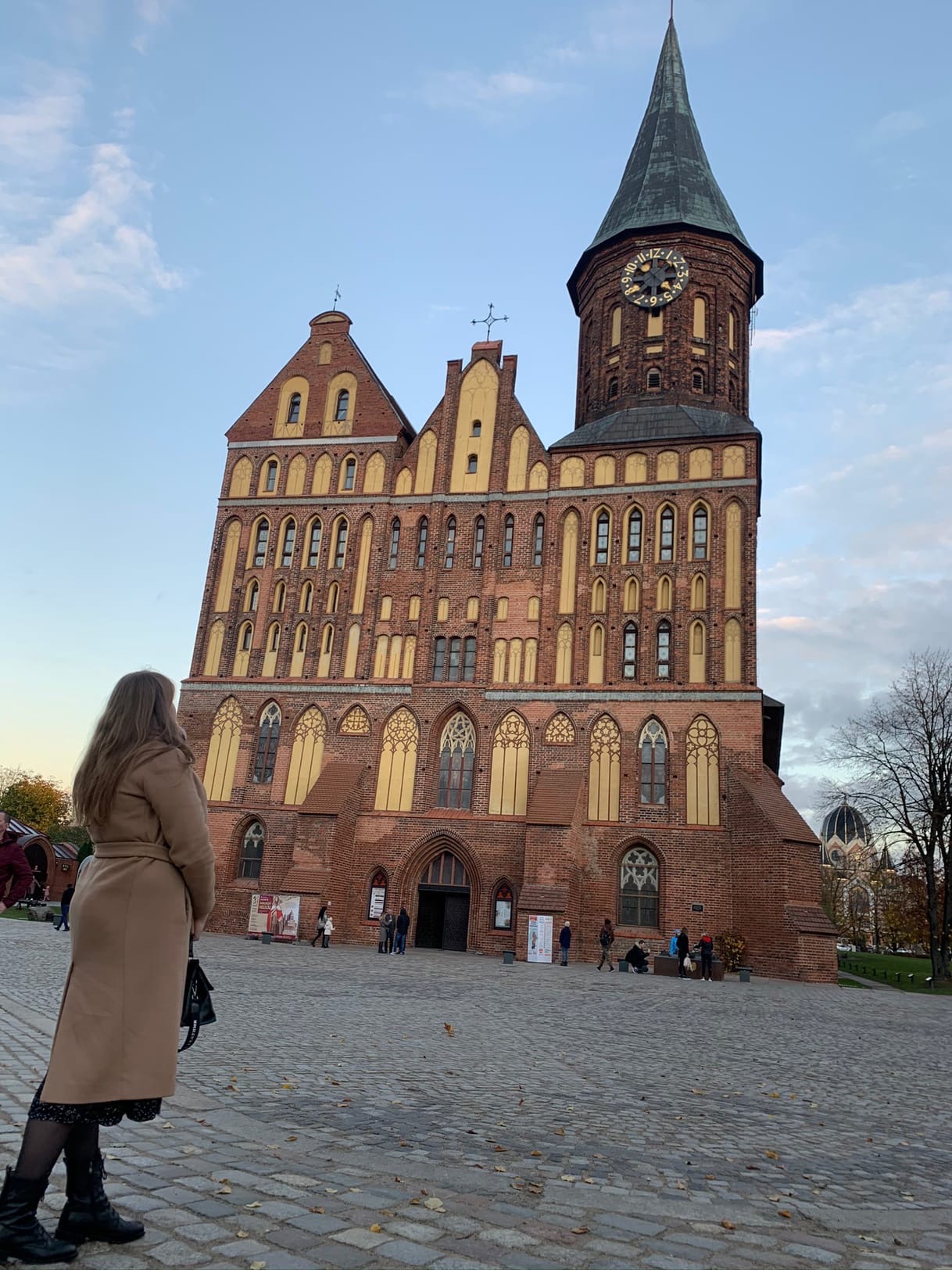 Легко ли переехать из Владимира в другой город или даже страну? Да и нужно ли? Трое очаровательных девушек поделились опытом и сравнили наш город с Сочи, Калининградом и Амстердамом.
