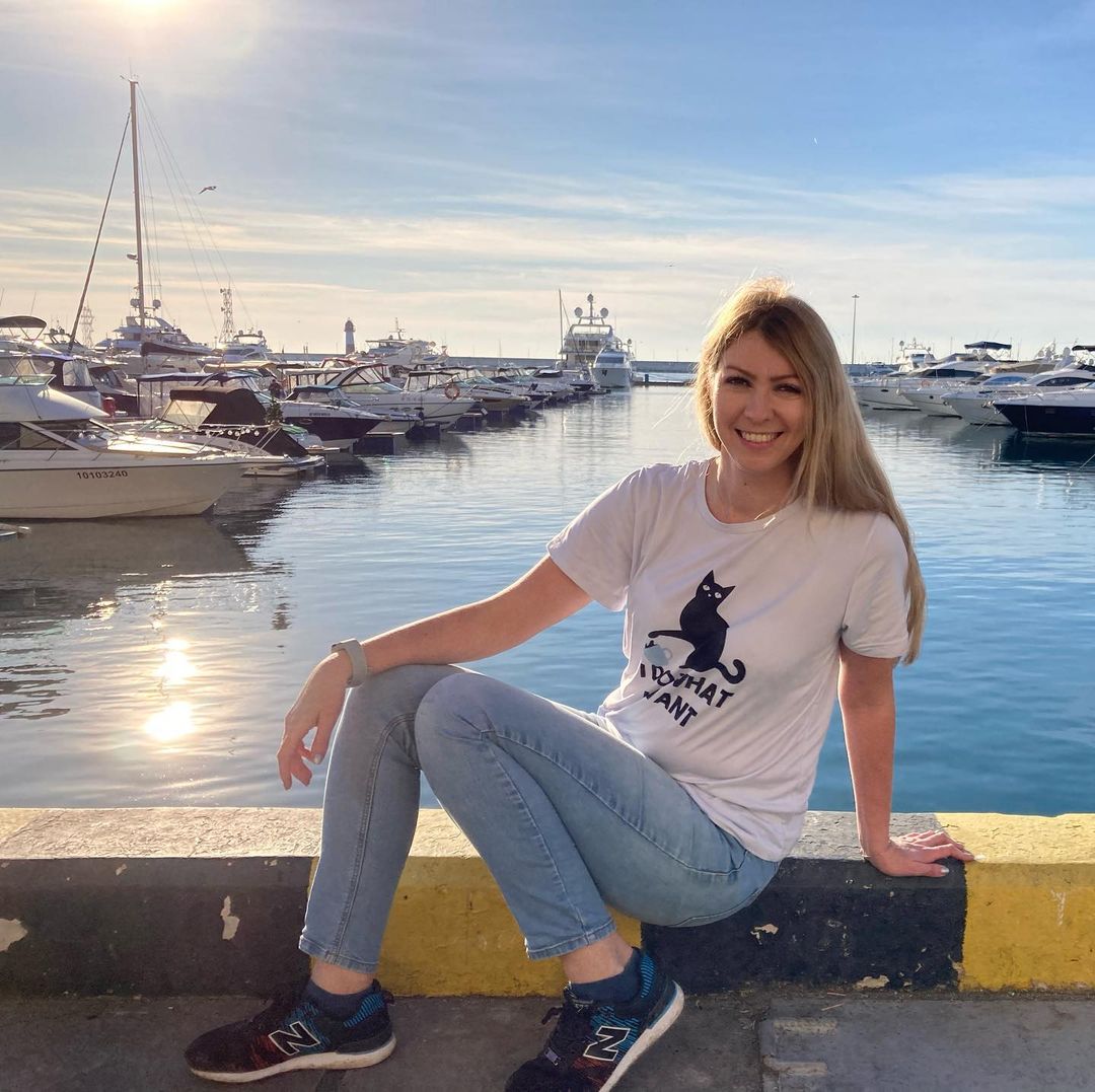 Легко ли переехать из Владимира в другой город или даже страну? Да и нужно ли? Трое очаровательных девушек поделились опытом и сравнили наш город с Сочи, Калининградом и Амстердамом.