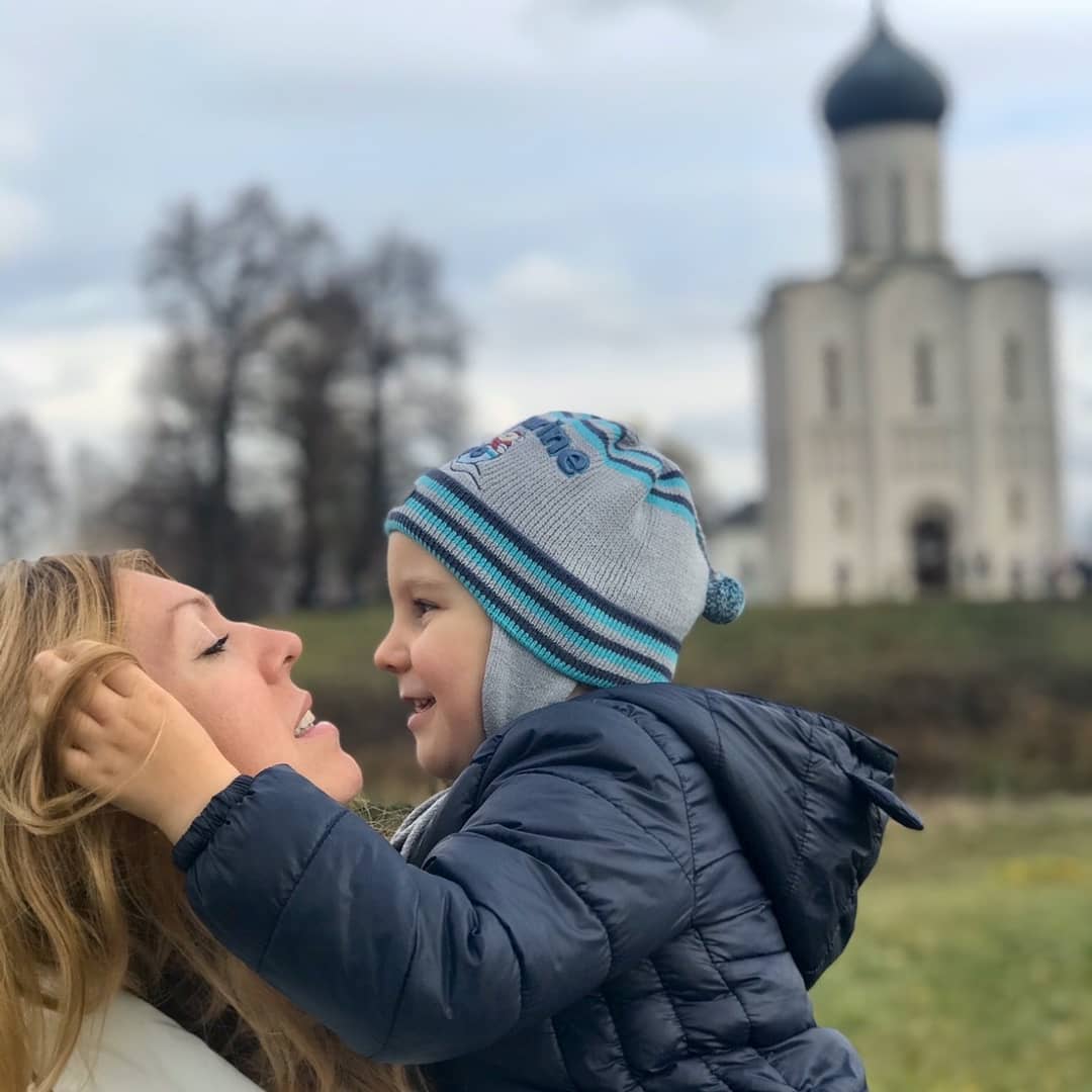 Легко ли переехать из Владимира в другой город или даже страну? Да и нужно ли? Трое очаровательных девушек поделились опытом и сравнили наш город с Сочи, Калининградом и Амстердамом.