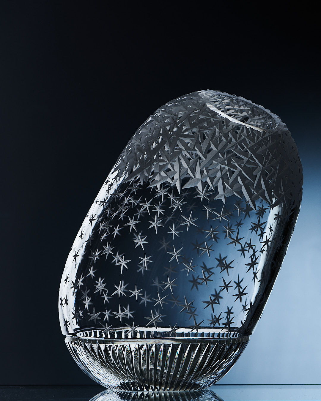 Гусевской завод имени Мальцова выпустил серию ваз «Времена года», необычный дизайн которых разработала художница и архитектор Ольга Трейвас.