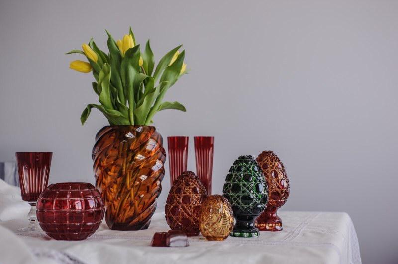 Гусевской завод имени Мальцова выпустил серию ваз «Времена года», необычный дизайн которых разработала художница и архитектор Ольга Трейвас.