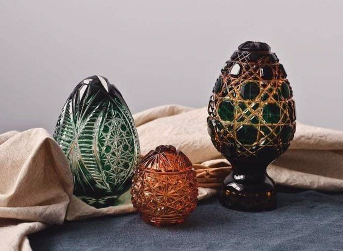 Гусевской завод имени Мальцова выпустил серию ваз «Времена года», необычный дизайн которых разработала художница и архитектор Ольга Трейвас.