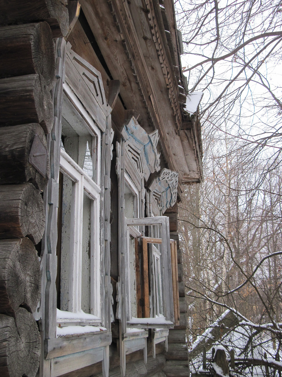 Фотограф Игорь Федоров недавно побывал в заброшенной деревне Сувориха Ковровского района. Снимками из этого необычного места он поделился с нами.