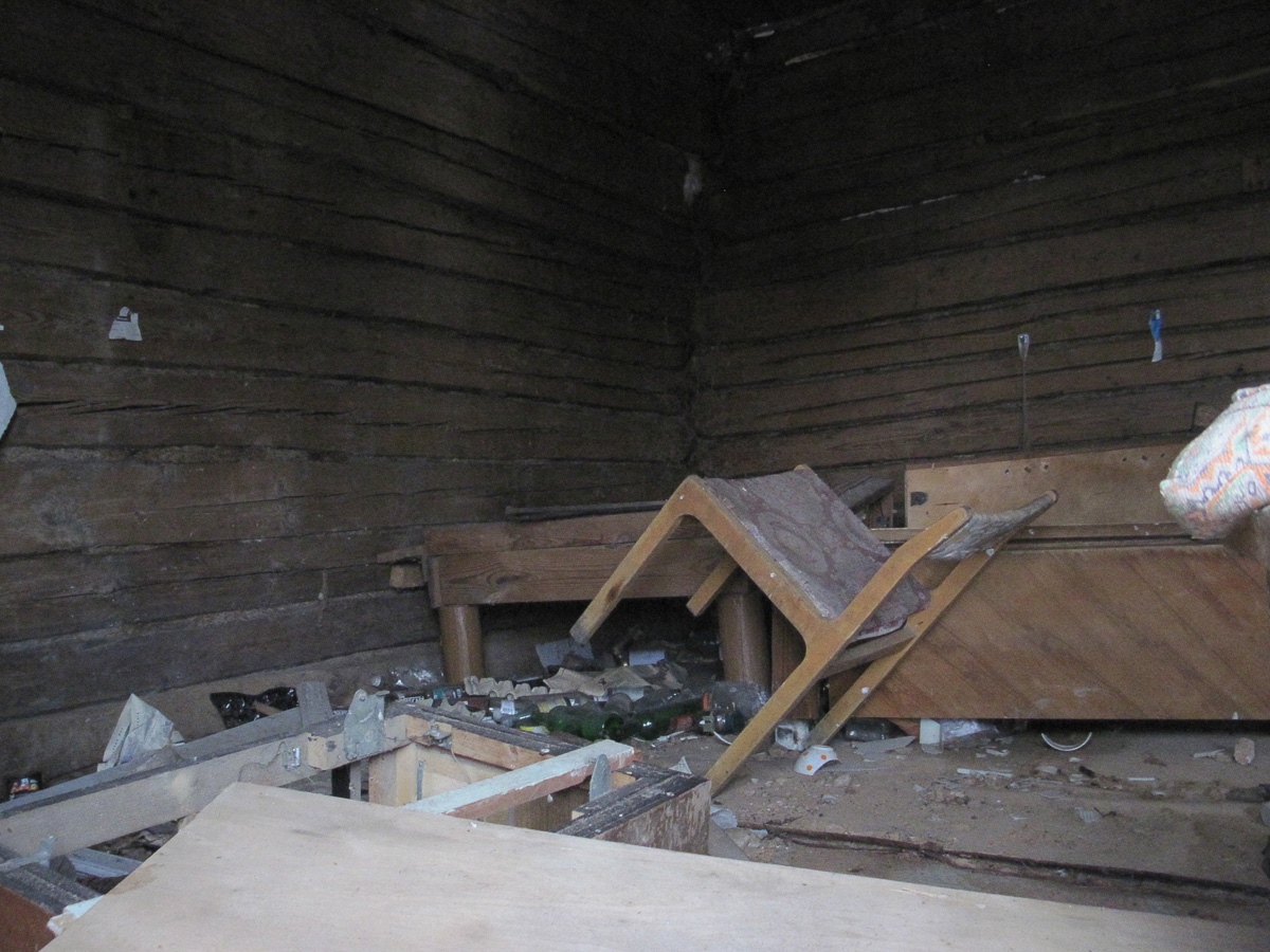 Фотограф Игорь Федоров недавно побывал в заброшенной деревне Сувориха Ковровского района. Снимками из этого необычного места он поделился с нами.