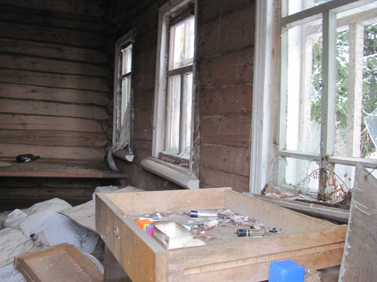 Фотограф Игорь Федоров недавно побывал в заброшенной деревне Сувориха Ковровского района. Снимками из этого необычного места он поделился с нами.