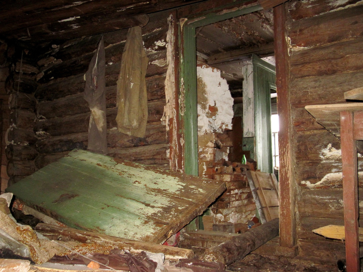 Фотограф Игорь Федоров недавно побывал в заброшенной деревне Сувориха Ковровского района. Снимками из этого необычного места он поделился с нами.